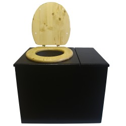 Toilette sèche noire rehaussée avec bac à copeaux de bois à droite, abattant bois huilé, bavette inox, seau inox