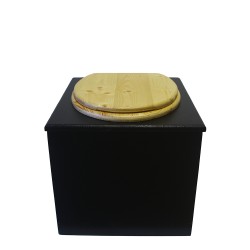 Toilette sèche en bois noire avec abattant bois huilé. Livré avec bavette inox et seau inox