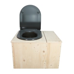Toilette sèche en bois brut avec bac à droite, seau inox, bavette inox et abattant déclipsable gris