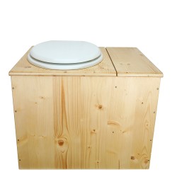 Toilette sèche en bois huilé avec bac intégré à droite, abattant blanc, seau inox et bavette inox. Hauteur PMR 50 cm.