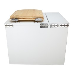 Toilette sèche rehaussée en bois blanc avec bac intégré. Livré avec bavette inox et seau 22L. abattant huilé déclipsable.