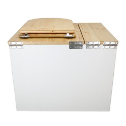 Toilette sèche rehaussée en bois blanc/huilé avec bac intégré. Livré avec bavette inox et seau 22L. abattant huilé en forme de D