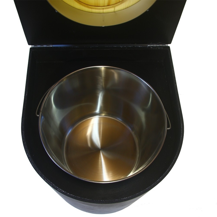  Toilette sèche en bois arrondie noire avec seau inox 22L et bavette inox. Abattant bois huilé. Modèle rehaussé