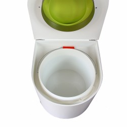 toilette sèche arrondie blanche avec abattant vert, seau plastique 22 litres et bavette inox