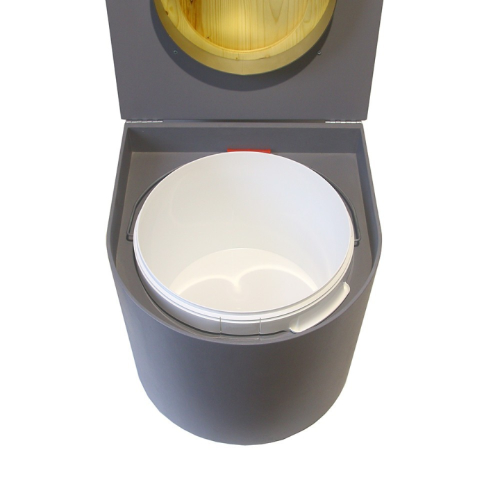 Toilette sèche en bois arrondie grise avec seau 22L plastique et bavette inox. Abattant bois huilé