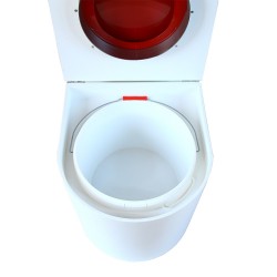 toilette sèche rehaussé arrondie bois blanc, abattant rouge, seau plastique 22 L, bavette inox. PMR hauteur d'assise de 50 cm