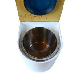 toilette sèche rehaussée PMR arrondie blanche avec couvercle huilé, abattant bleu, seau inox 22 litres, bavette inox