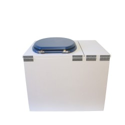 Toilette sèche en bois blanc avec bac intégré, abattant bleu, seau inox et bavette inox. Hauteur PMR 50 cm.
