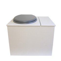 Toilette sèche rehaussée en bois blanc avec bac intégré à droite. Livré avec bavette inox et seau 22 litres. abattant gris