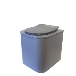Toilette sèche rehaussée en bois gris avec seau plastique 22L, bavette inox, abattant thermodur gris, frein de chute. Modèle PMR