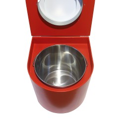 Toilette sèche en bois arrondie rouge avec seau inox et bavette inox. Abattant blanc Toilette sèche en bois arrondie rouge avec seau inox et bavette inox. Abattant blanc