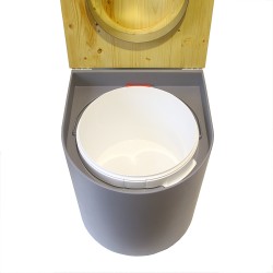 Toilette sèche rehaussée en bois arrondie gris/huilé avec seau 22L plastique et bavette inox. Abattant bois huilé